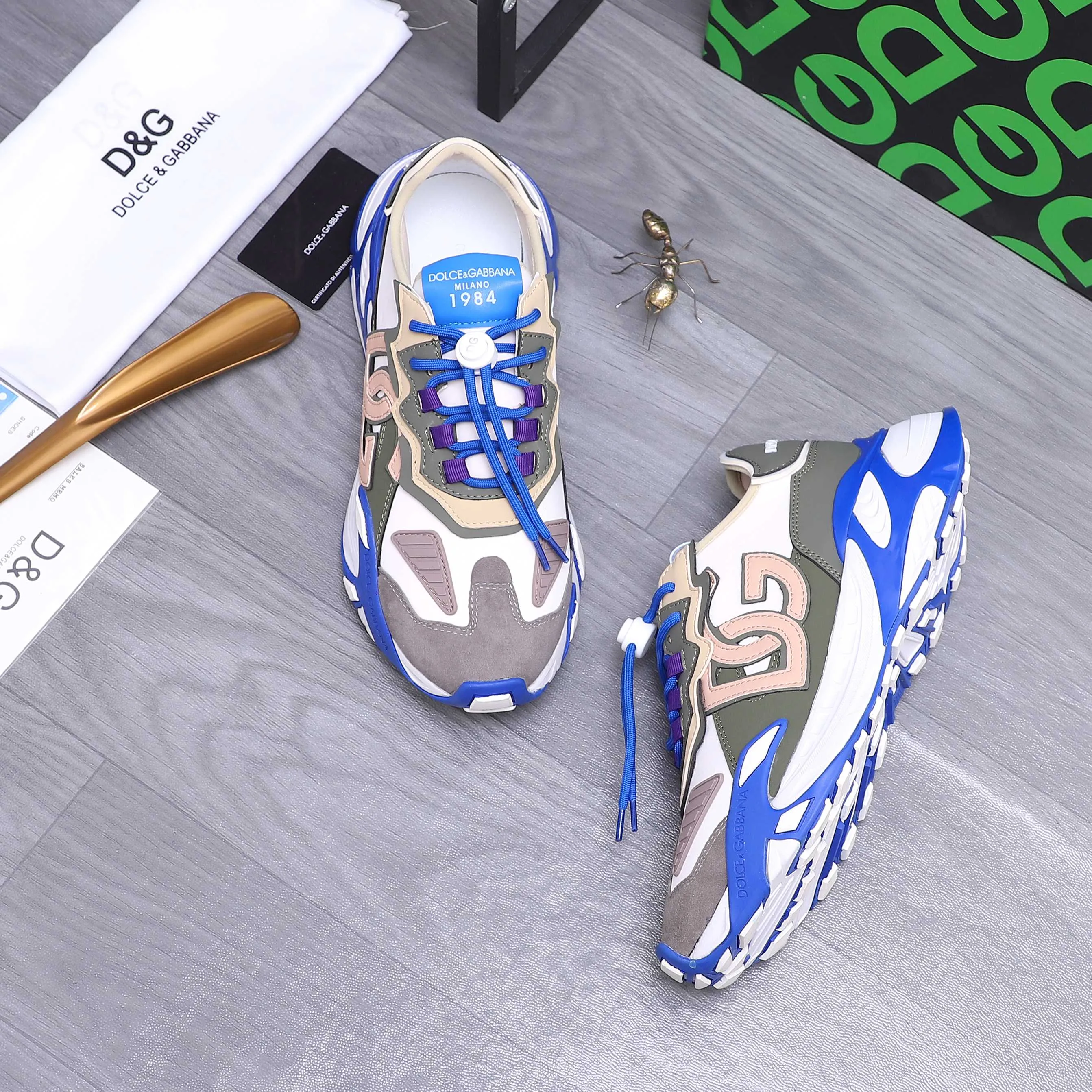 Men's shoes 💰p520 Product trademark: DG (Dolce & Gabbana) couple's casual shoes Regular size: Women's 36-40 Men's 38-46 (45.46 custom-made, non-refundable) Product materials: Selected cowhide stitching upper, leather lining, original rubber outsole